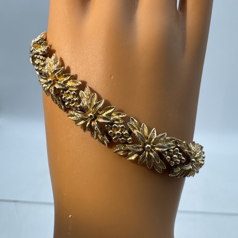 Vintage Sarah Coventry "Goldenrod" (1976) Bracelet